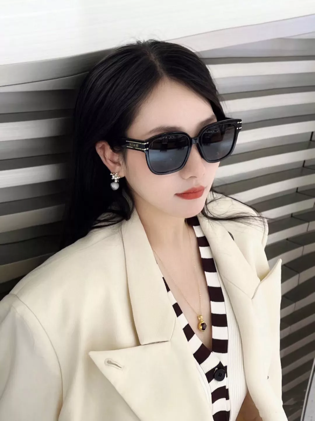 디올 시그니처 블랙 골드 선글라스 상세 이미지 18