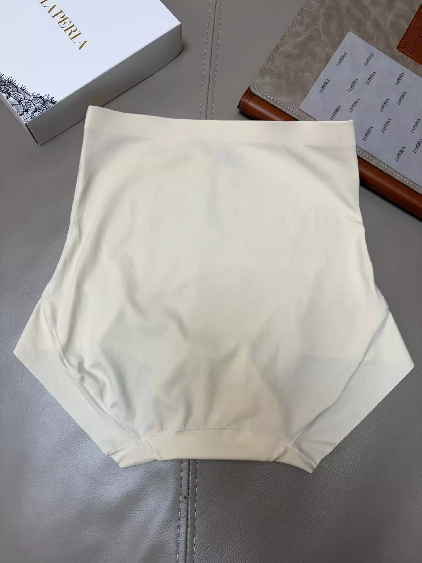 로로피아나 무봉제 하이웨이스트 보정 팬티 상세 이미지 8