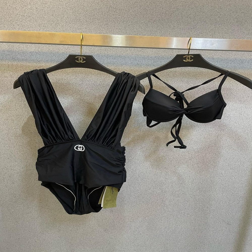 구찌 딥브이 백리스 원피스 수영복