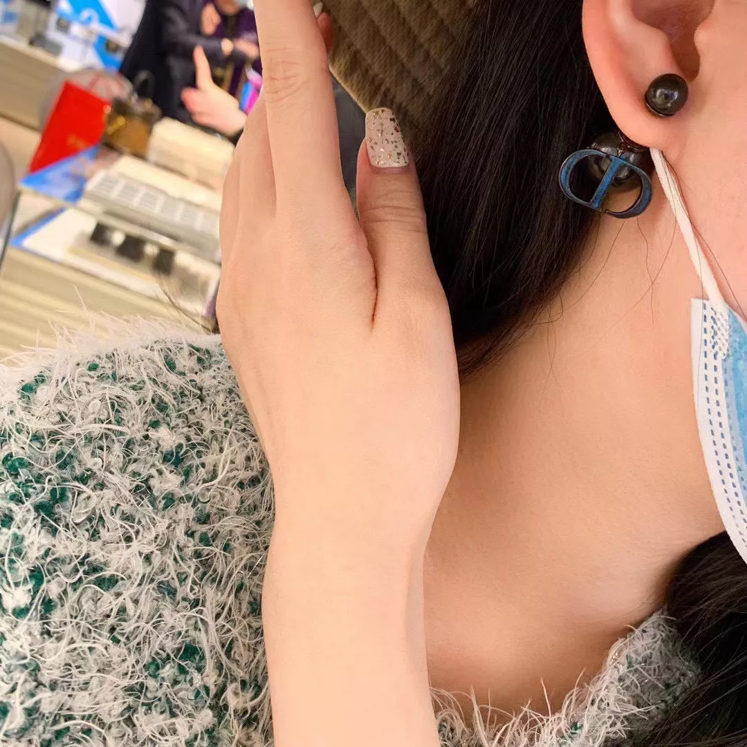 디올 올블랙 진주 씨디 귀걸이 상세 이미지 7