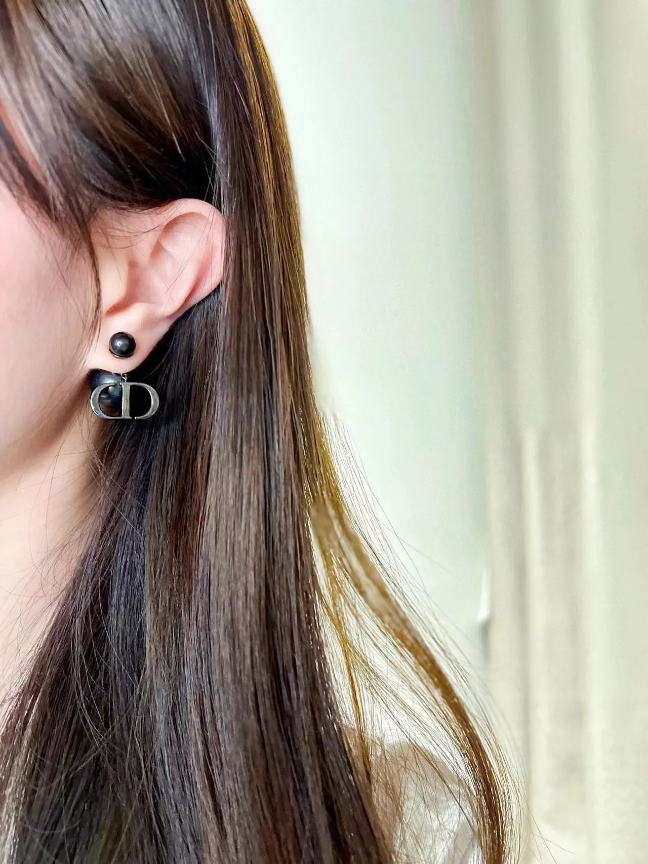 디올 올블랙 진주 씨디 귀걸이 상세 이미지 6