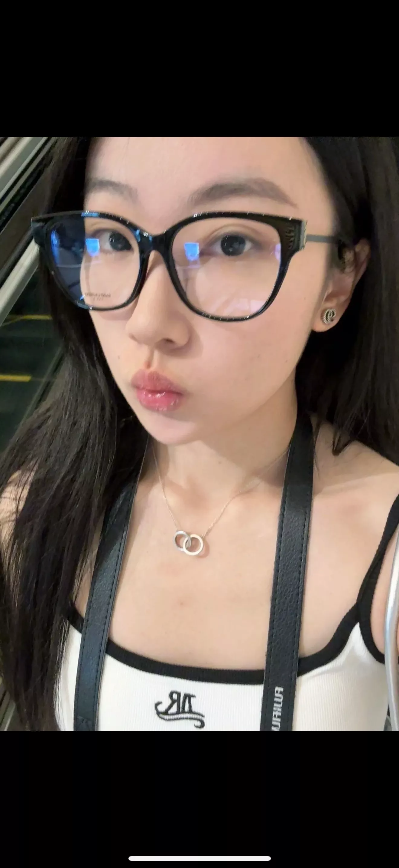 입생로랑 메탈 로고 장식 사각 안경테 상세 이미지 45
