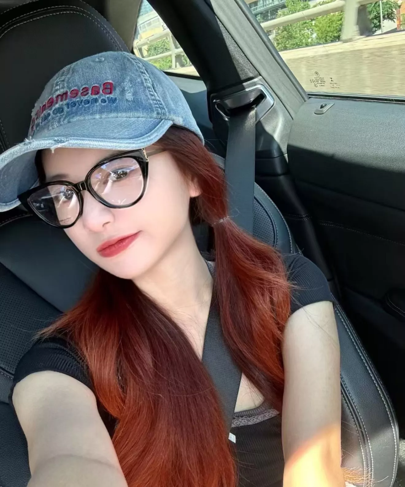 입생로랑 메탈 로고 장식 사각 안경테 상세 이미지 50