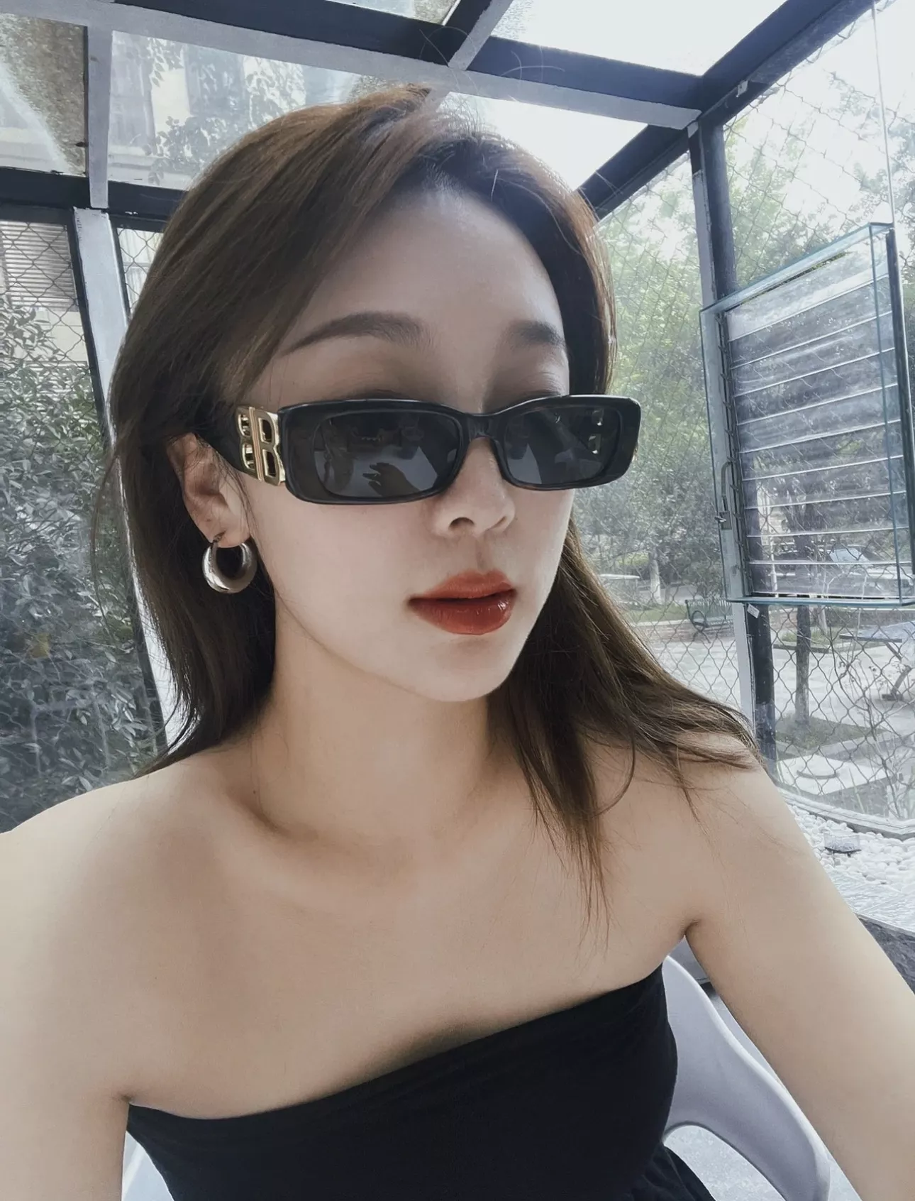 발렌시아가 다크 무드 스퀘어 선글라스 상세 이미지 18