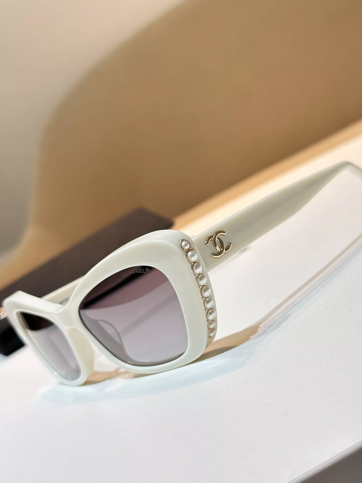 샤넬 클래식 로고 포인트 선글라스 상세 이미지 15
