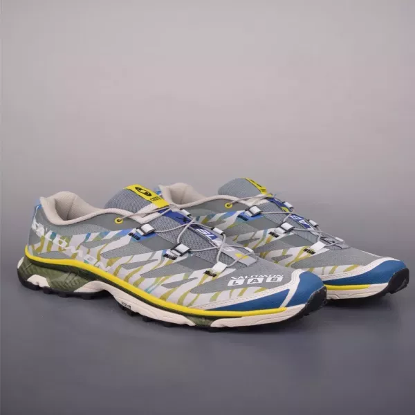 살로몬 XT 4 OG 코스츠 콜라보 트레일 러닝화