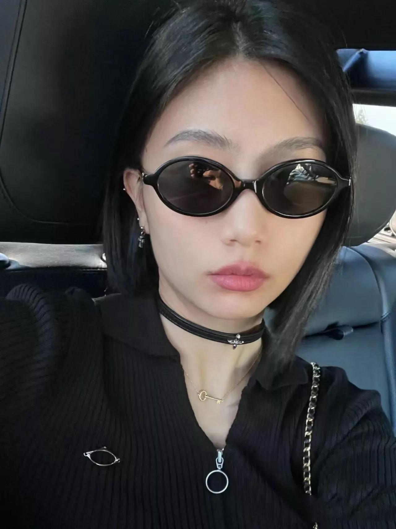 미우미우 북스타일 오벌 선글라스 상세 이미지 39