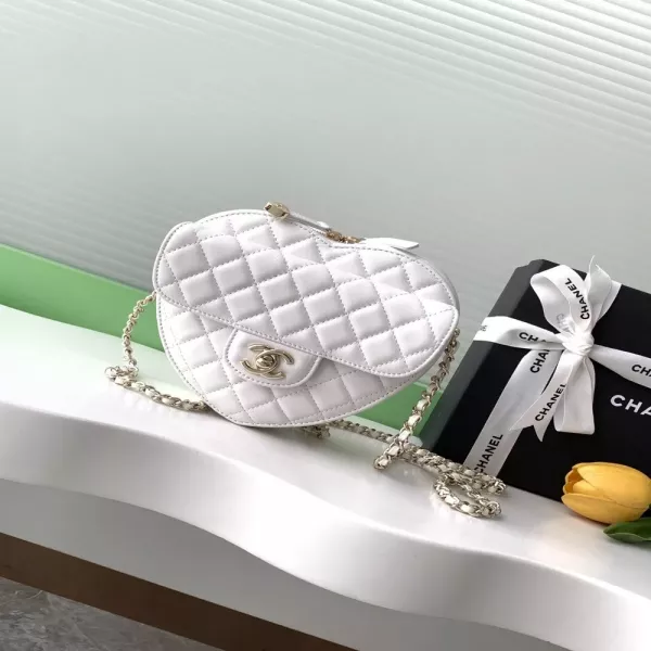 샤넬 하트 퀼팅 체인 미니백
