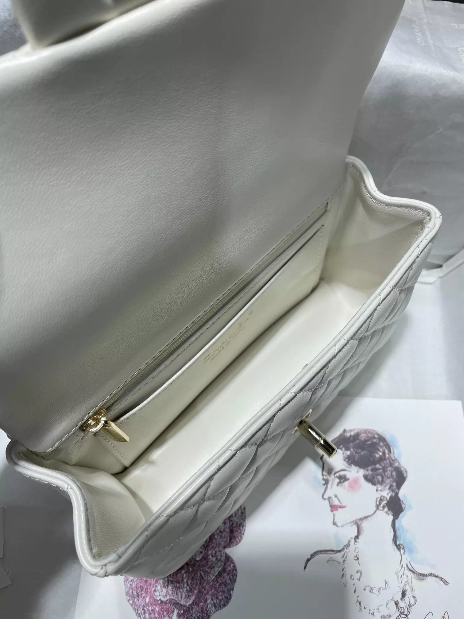 샤넬 탑핸들 퀼팅 체인 백 상세 이미지 8