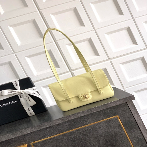샤넬 트위스트 잠금 플랩 언더암 백