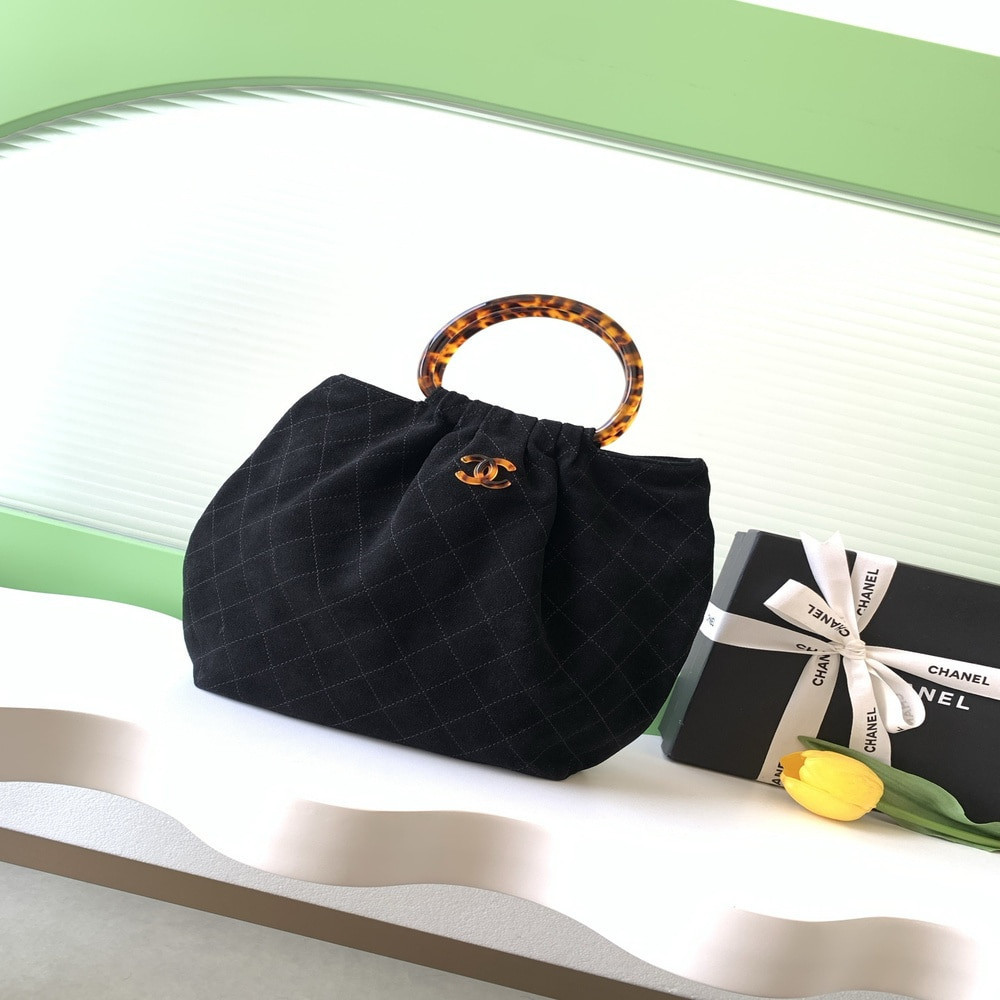 샤넬 스웨이드 터틀 핸들 퀼팅 백