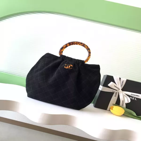 샤넬 스웨이드 터틀 핸들 퀼팅 백