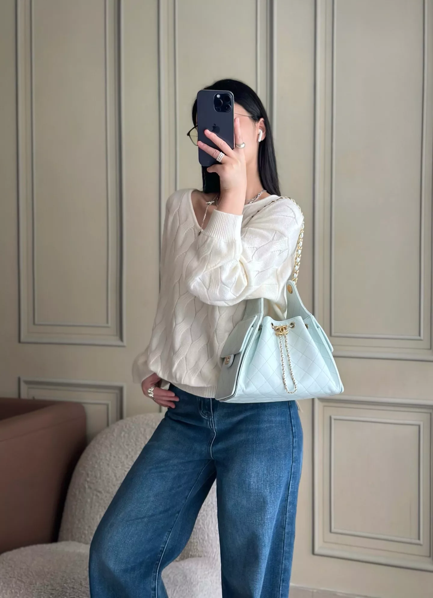 샤넬 퀼팅 체인 드로스트링 숄더백 상세 이미지 9