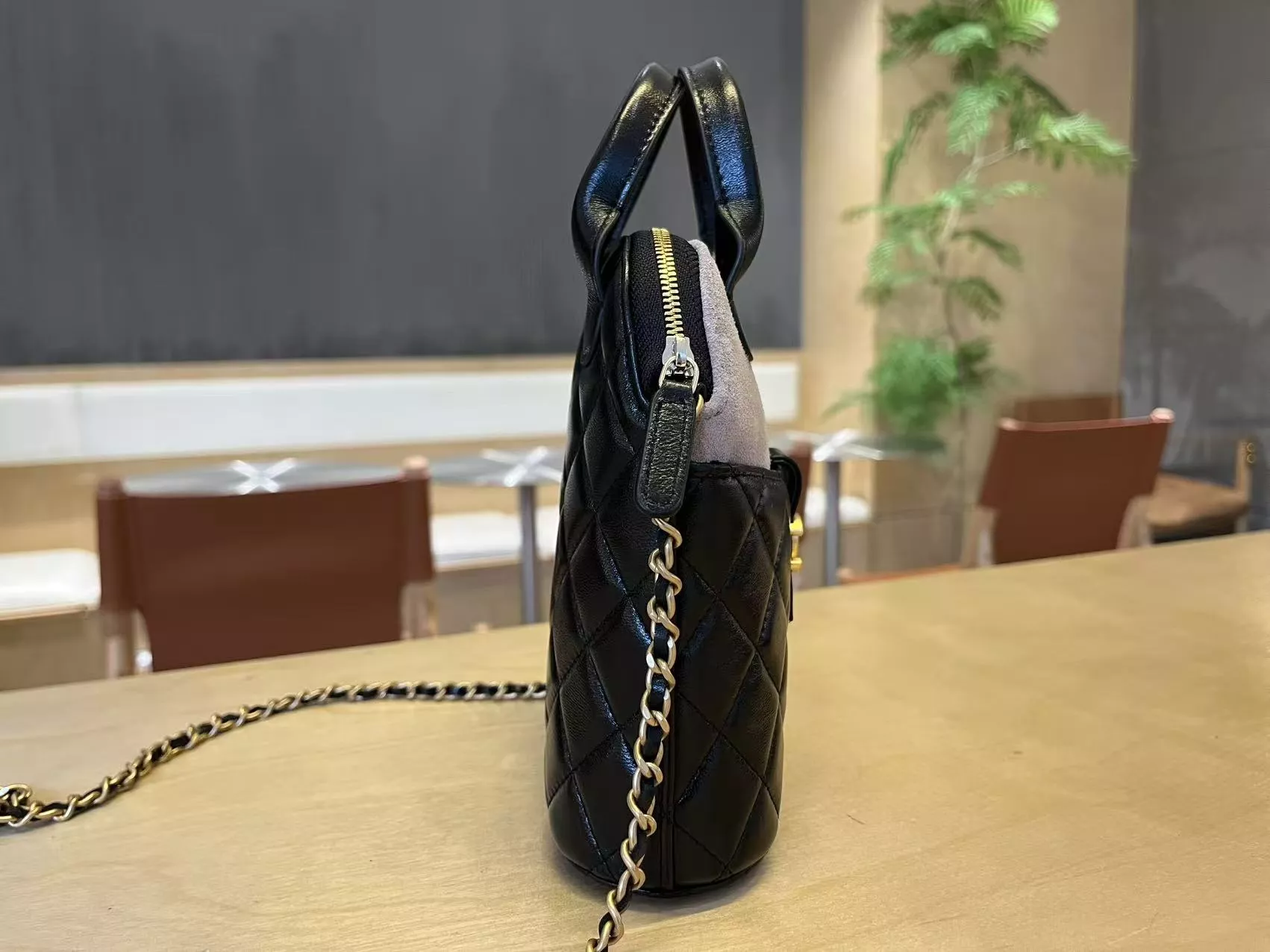 샤넬 스웨이드 배색 체인 폰백 상세 이미지 4