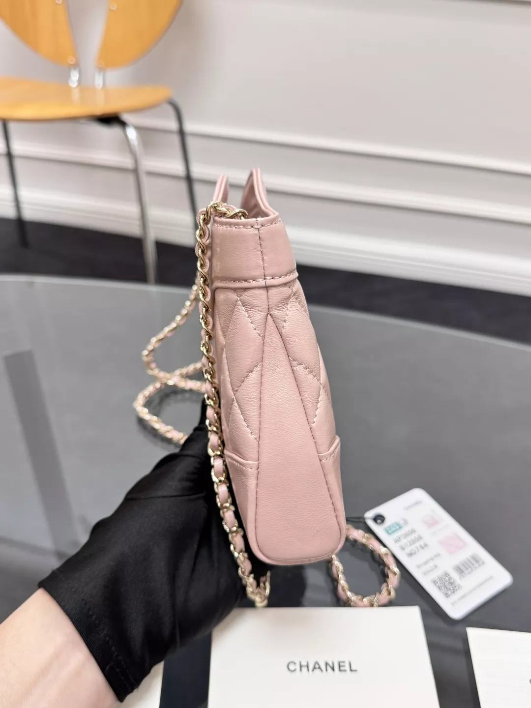 샤넬 퀼팅 미니 쇼핑백 상세 이미지 4