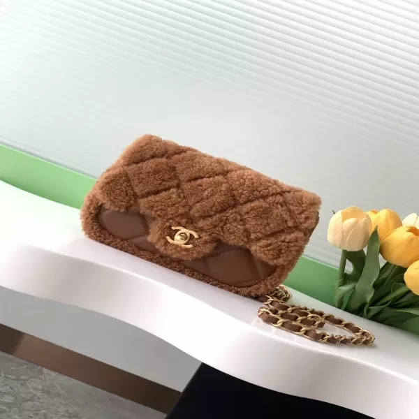 샤넬 테디 양털 퀼팅 체인백