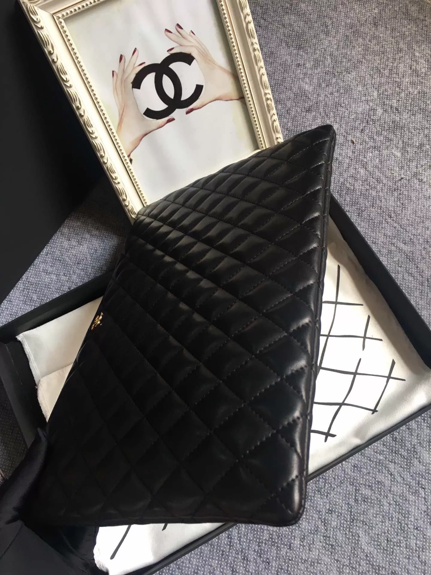 샤넬 퀼팅 램스킨 아이패드 핸드 파우치 상세 이미지 5