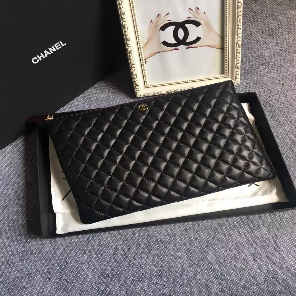 샤넬 퀼팅 램스킨 아이패드 핸드 파우치