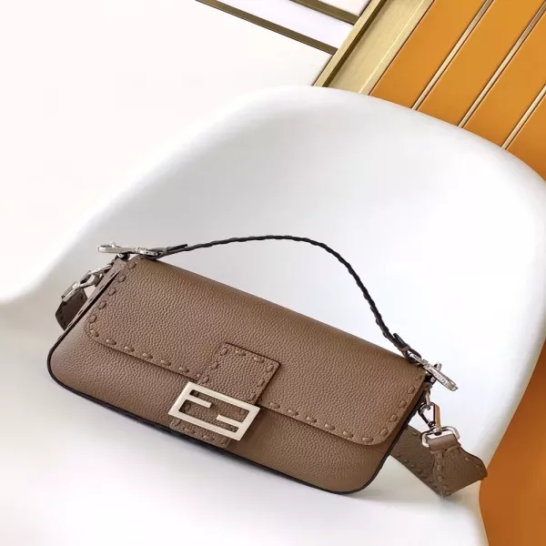펜디 레더 미디엄 숄더백