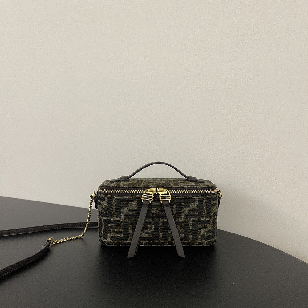 펜디 클래식 패턴 체인 박스백