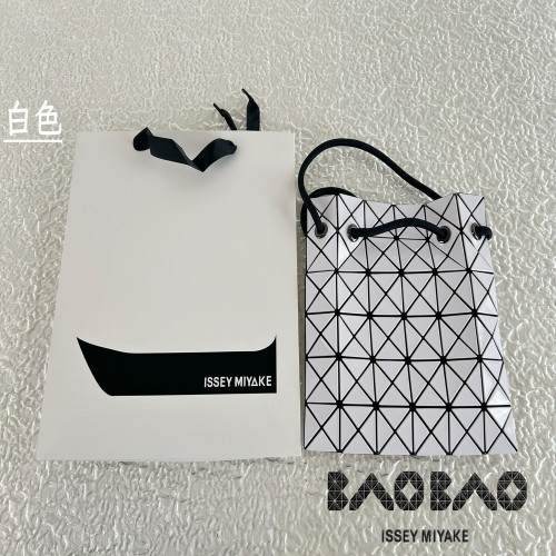 이세이미야케 바오바오 지오메트릭 드로우스트링 백