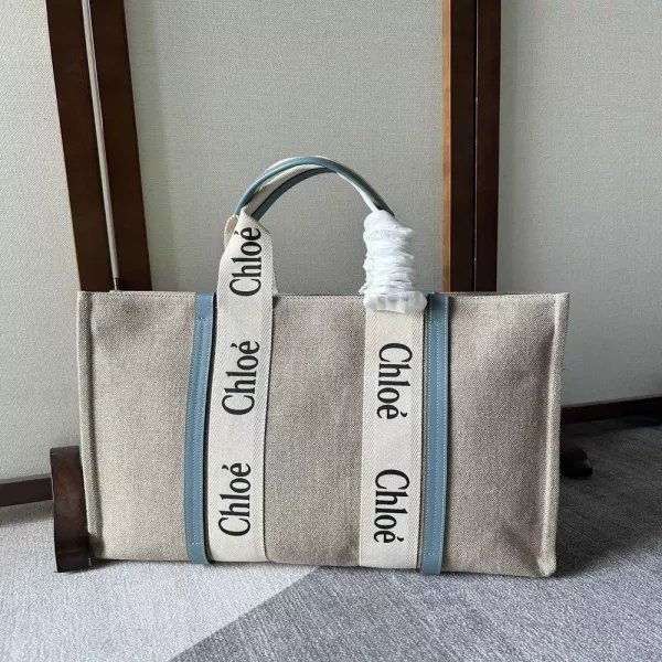 끌로에 우디 로고 리본 캔버스 백