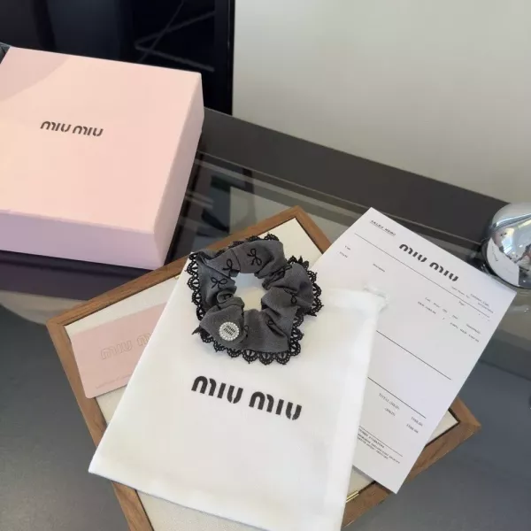 미우미우 로고 포인트 스크런치