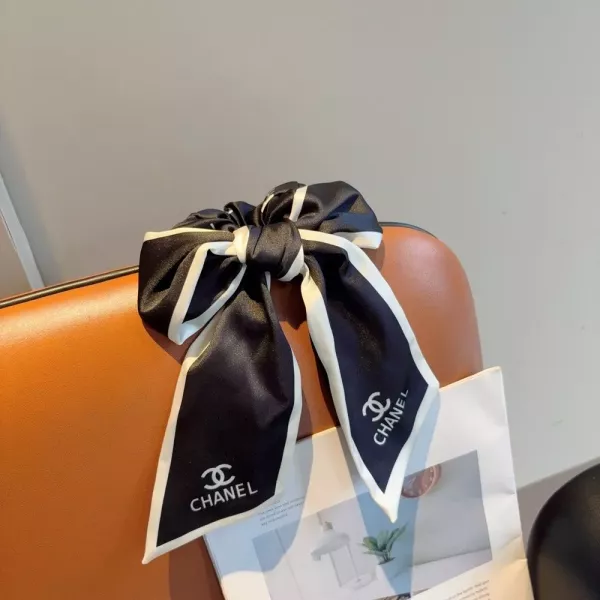 샤넬 레터링 리본 헤어끈