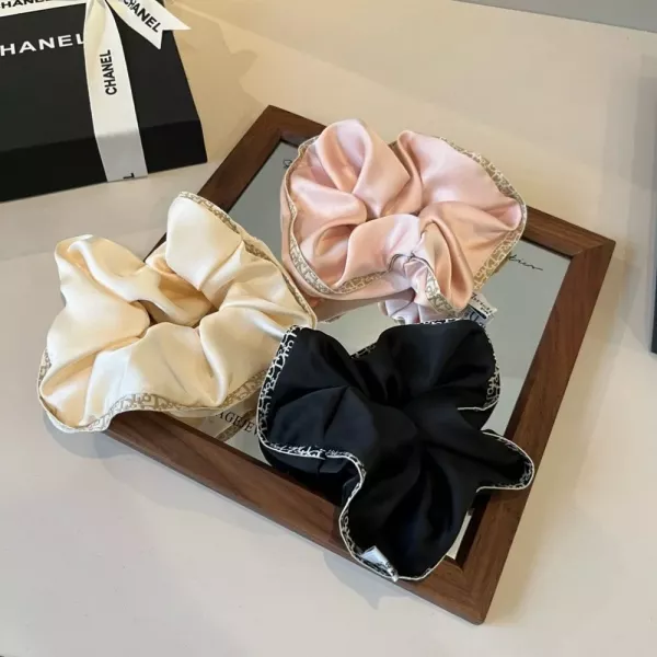 디올 로고 포인트 스크런치