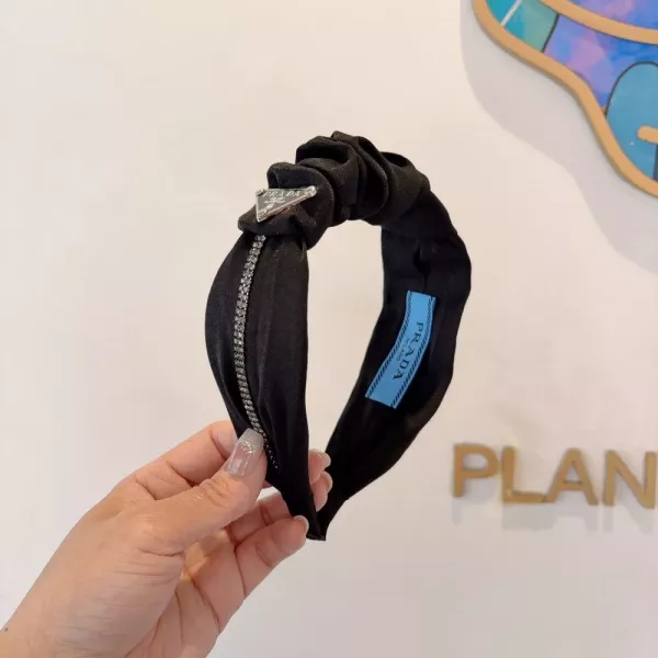 프라다 플리츠 포인트 헤어밴드