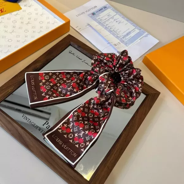 루이비통 리본 스카프 포인트 발끈