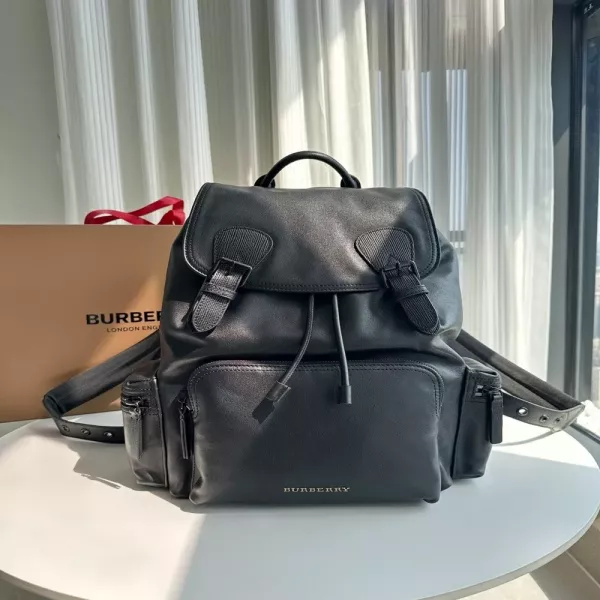 버버리 클래식 가죽 백팩
