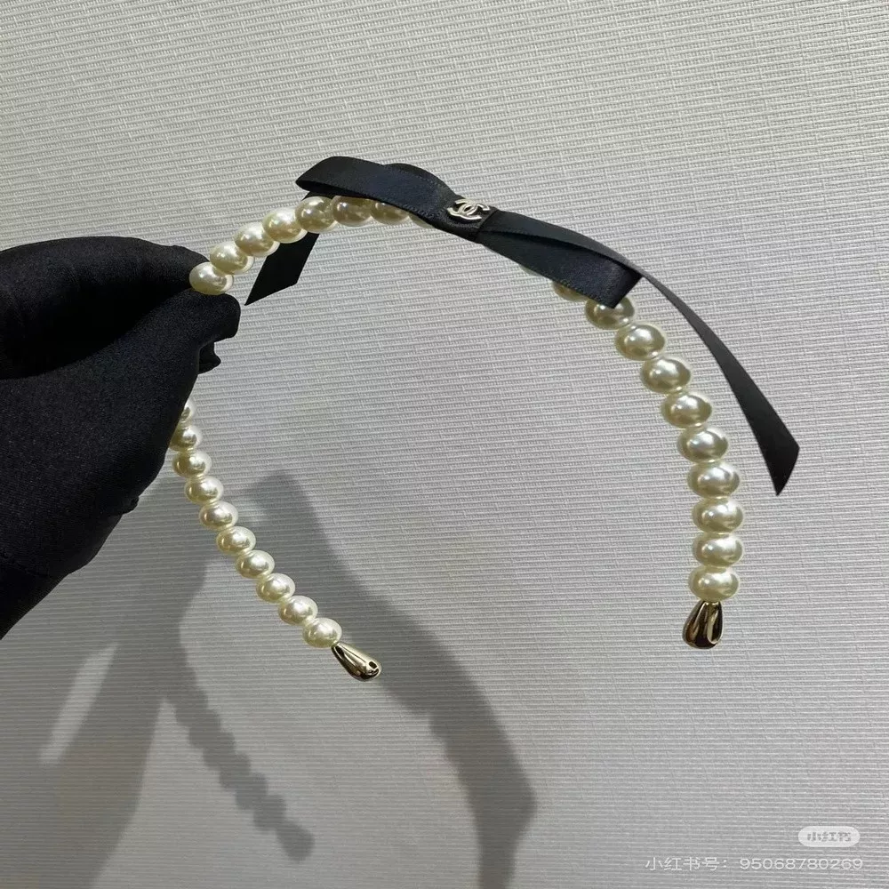 샤넬 진주 장식 헤어밴드