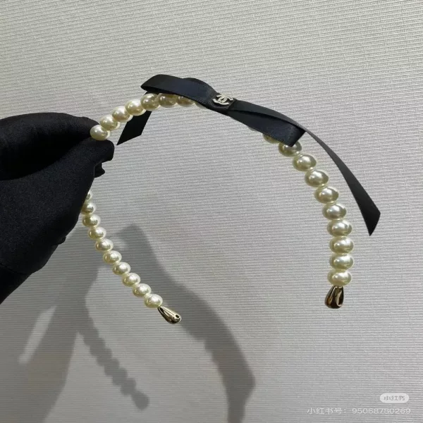샤넬 진주 장식 헤어밴드
