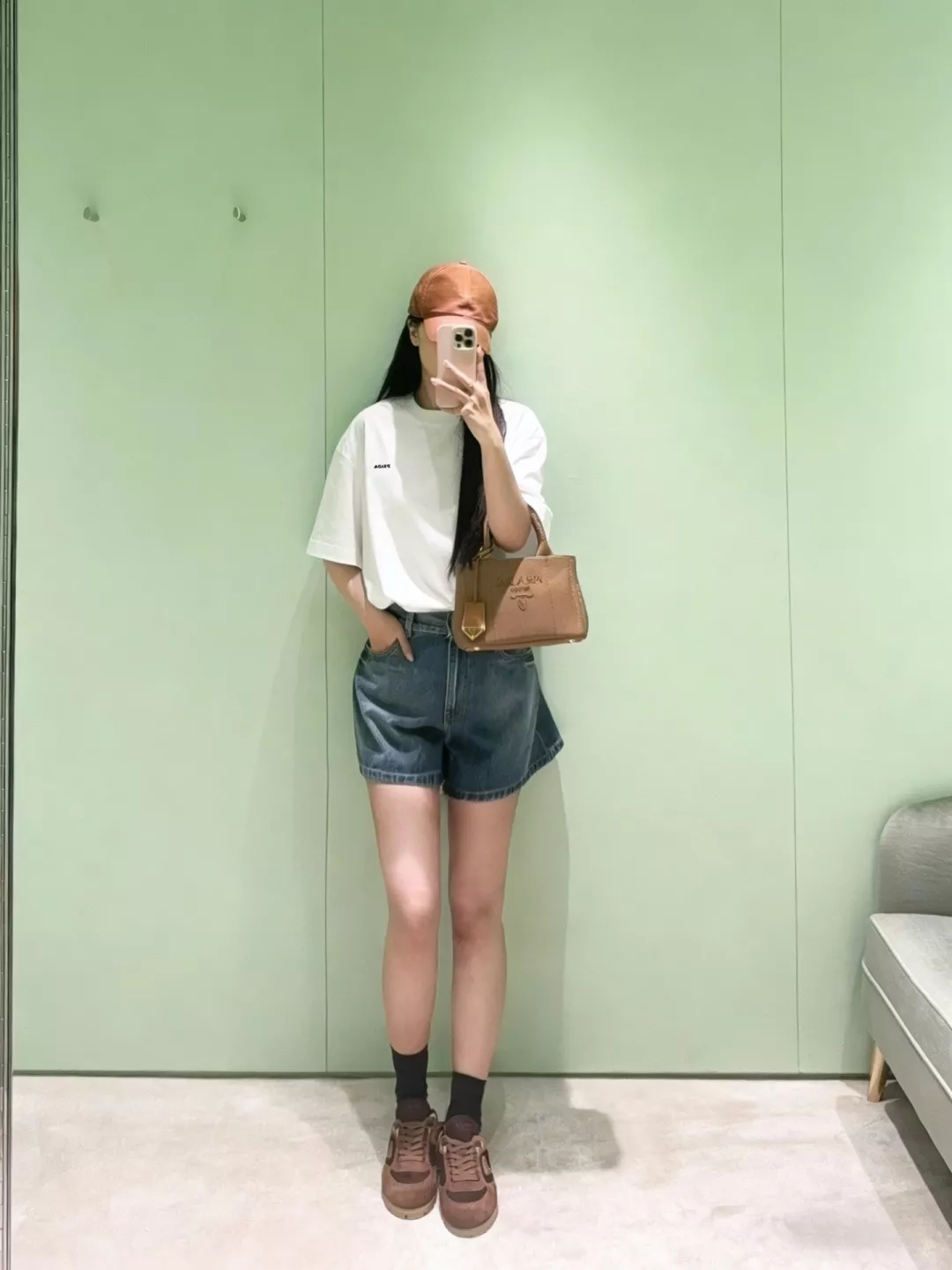 프라다 클래식 로고 자수 라운드 반소매 티셔츠 상세 이미지 16
