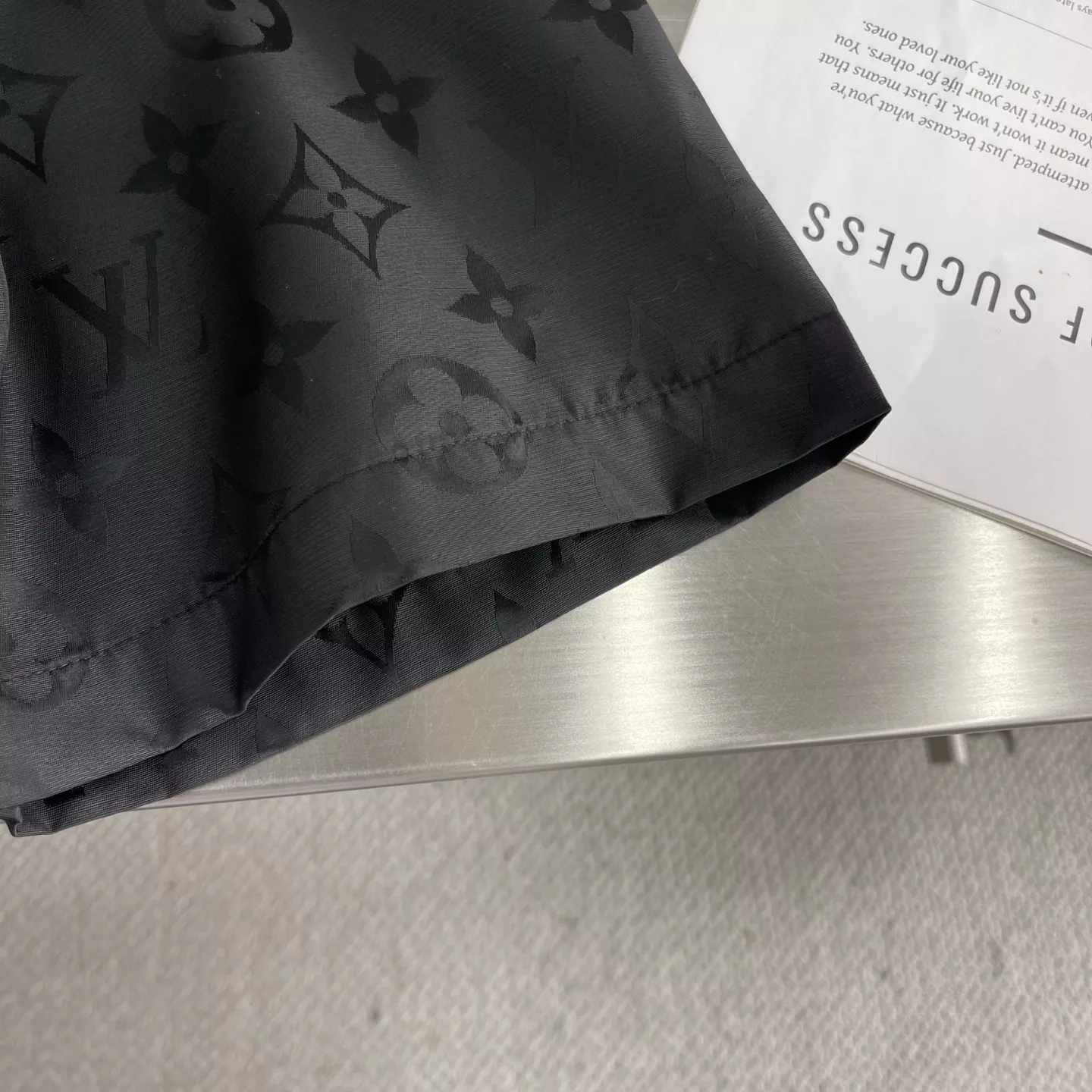 루이비통 모노그램 자카드 반소매 셔츠와 쇼츠 세트 상세 이미지 5