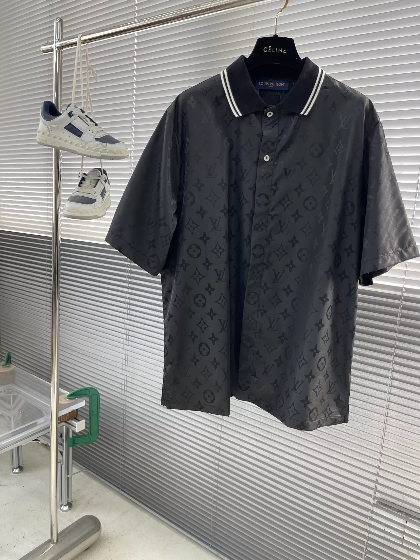루이비통 모노그램 자카드 반소매 셔츠와 쇼츠 세트 상세 이미지 1