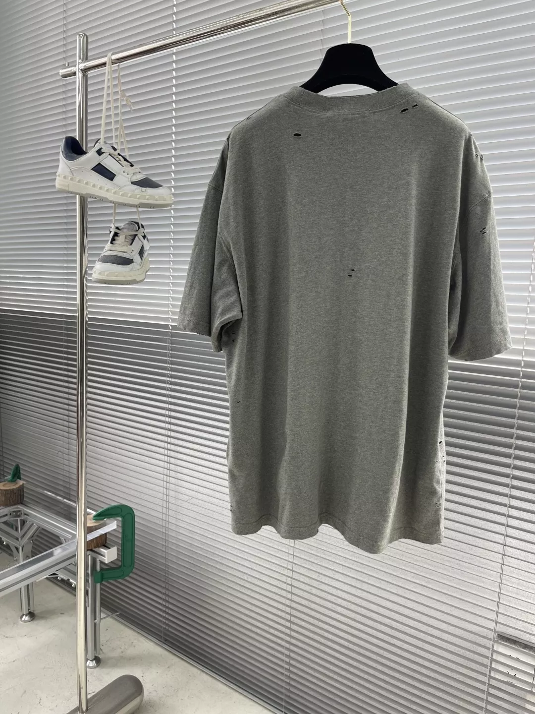 아크네스튜디오 빈티지 프린팅 디스트로이드 반팔 티셔츠 상세 이미지 8