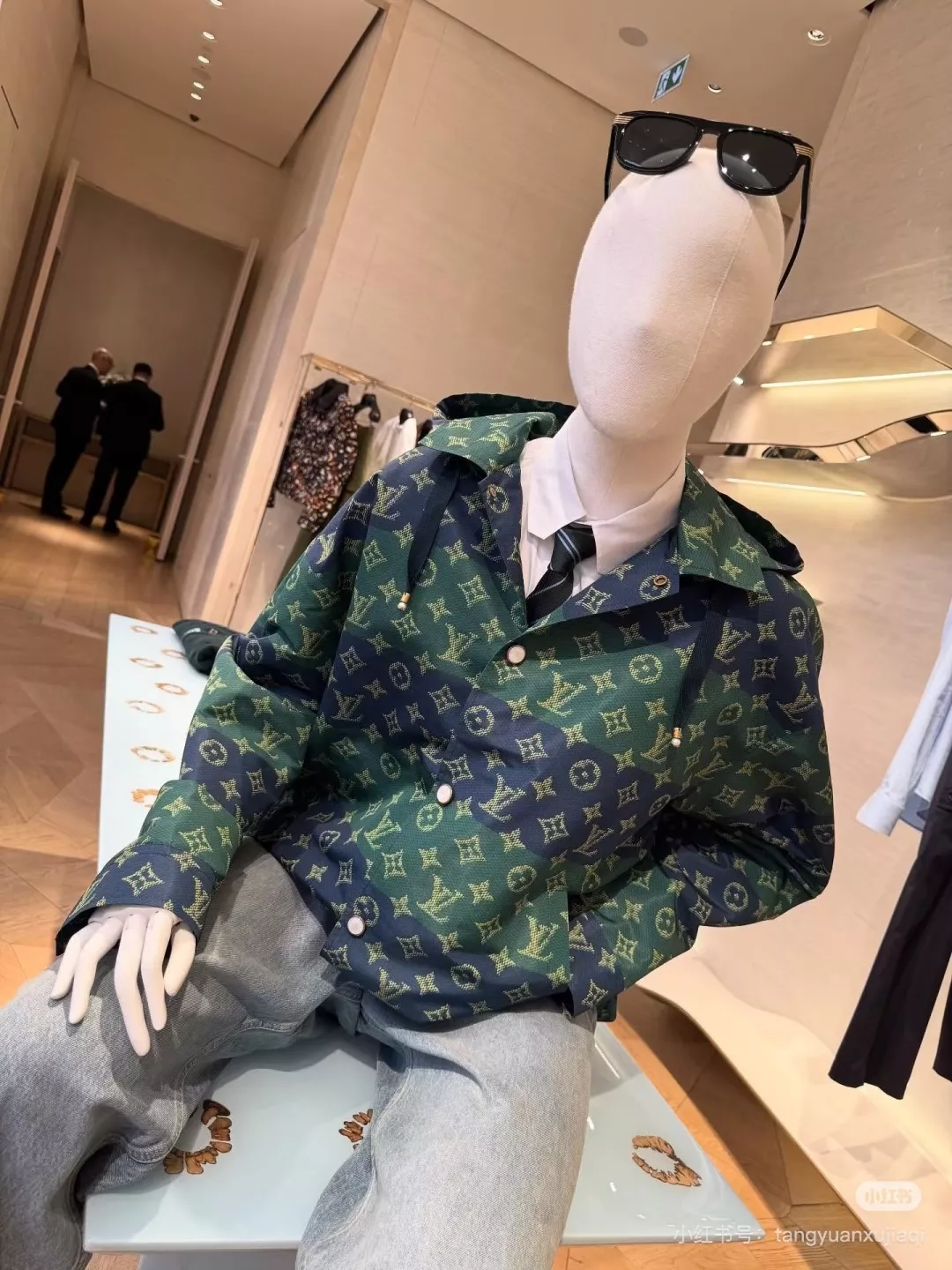 루이비통 모노그램 헤리티지 후드 코치 재킷 상세 이미지 10