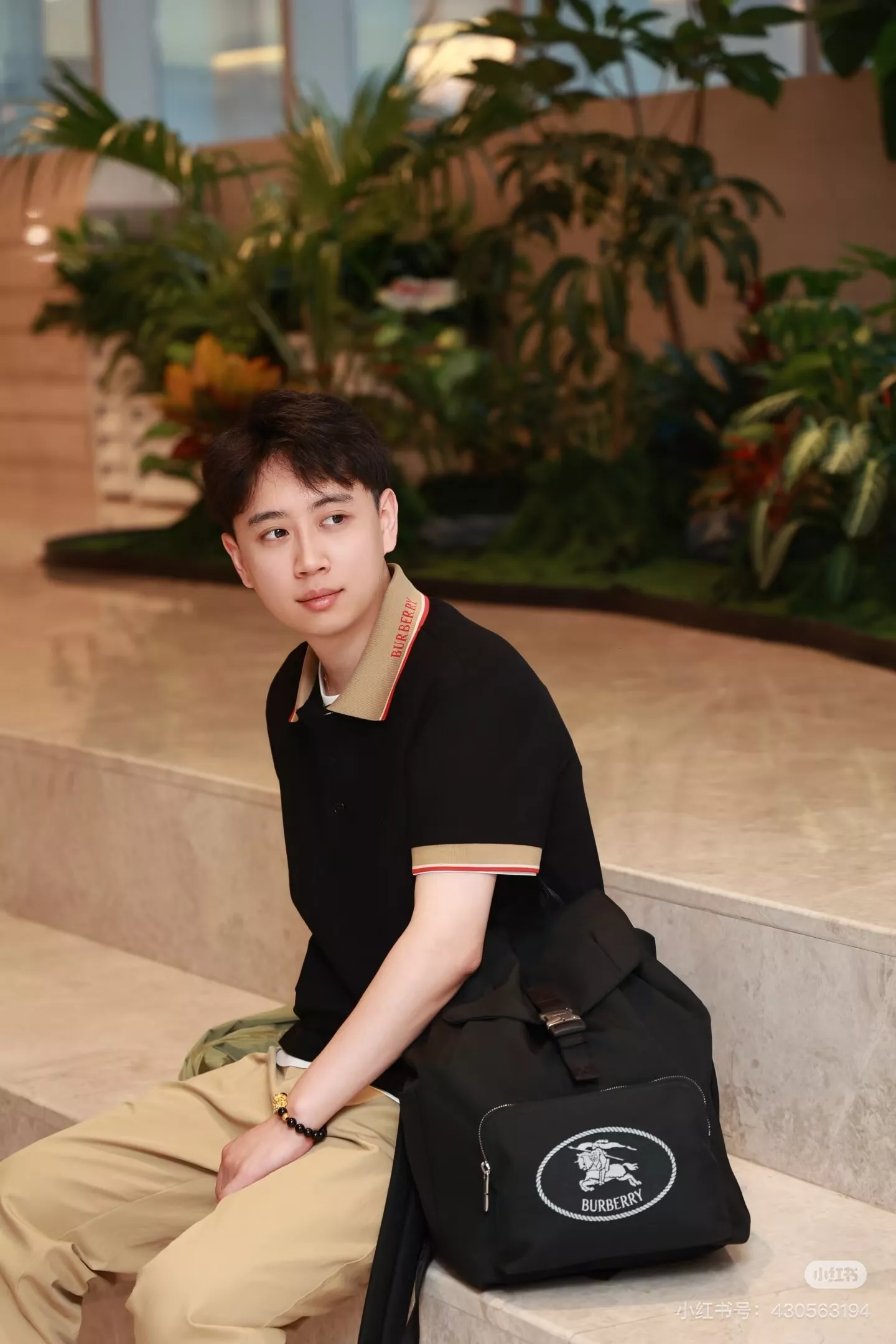 버버리 마술 기사 로고 장식 백팩 상세 이미지 24