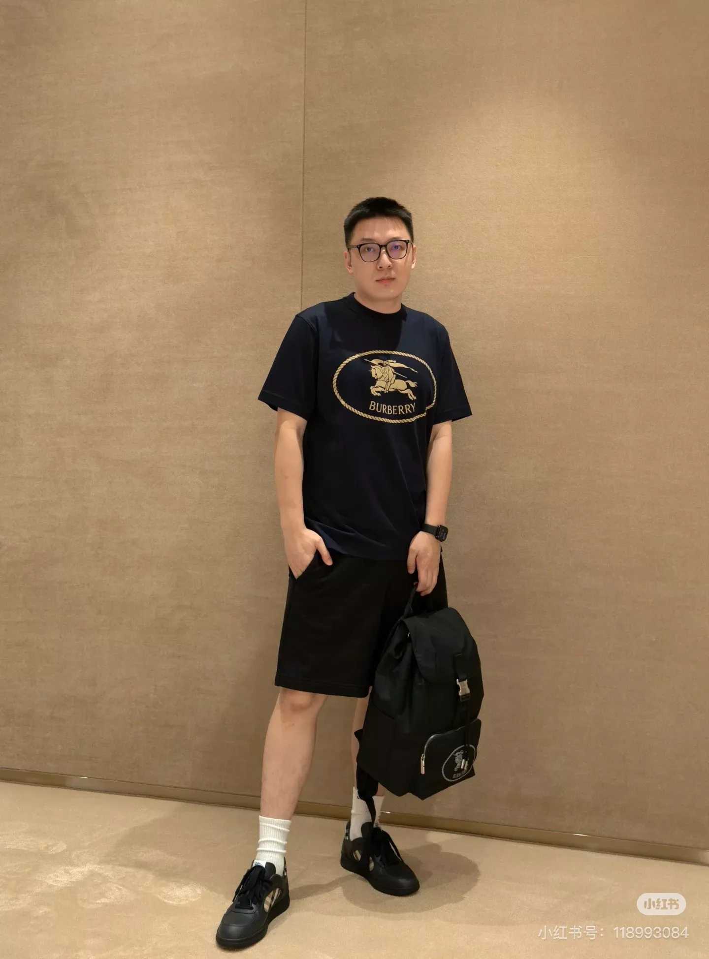 버버리 마술 기사 로고 장식 백팩 상세 이미지 29