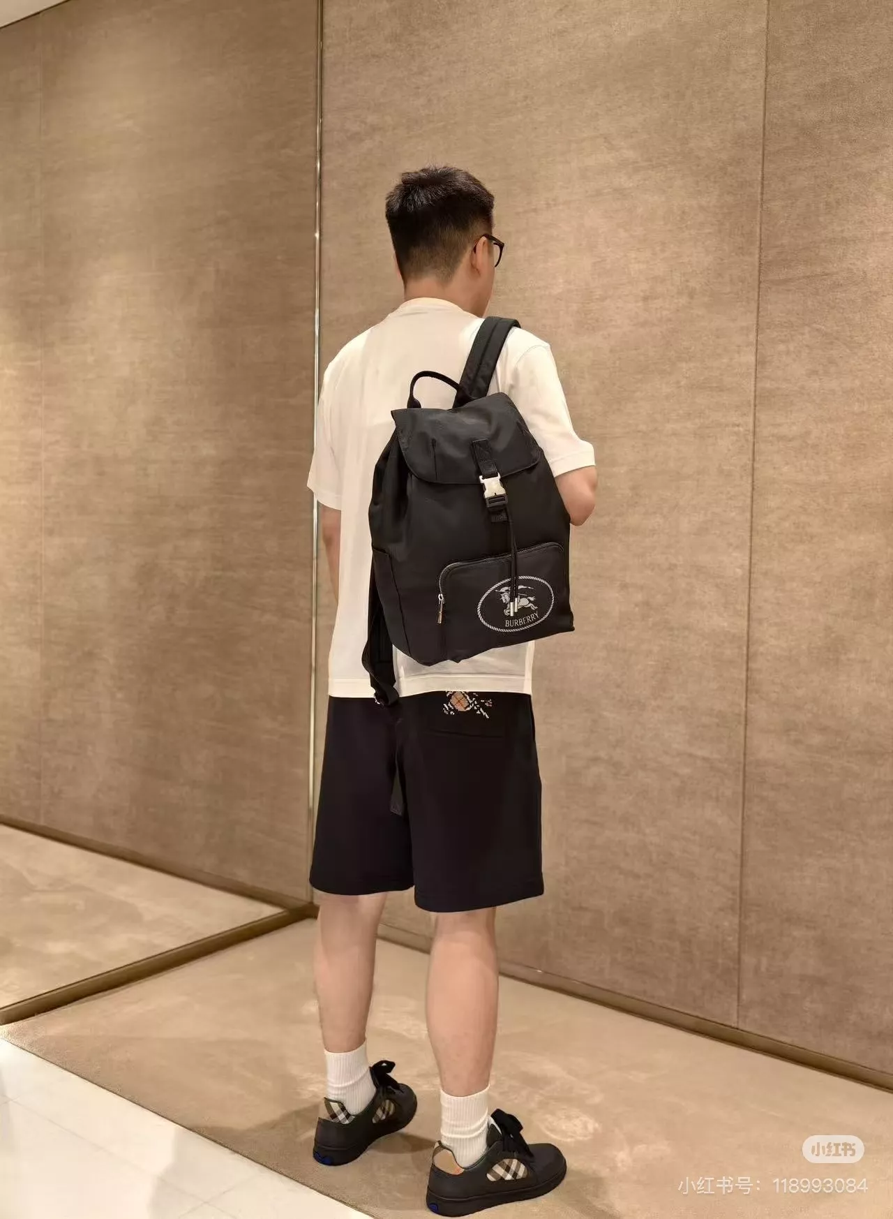 버버리 마술 기사 로고 장식 백팩 상세 이미지 25