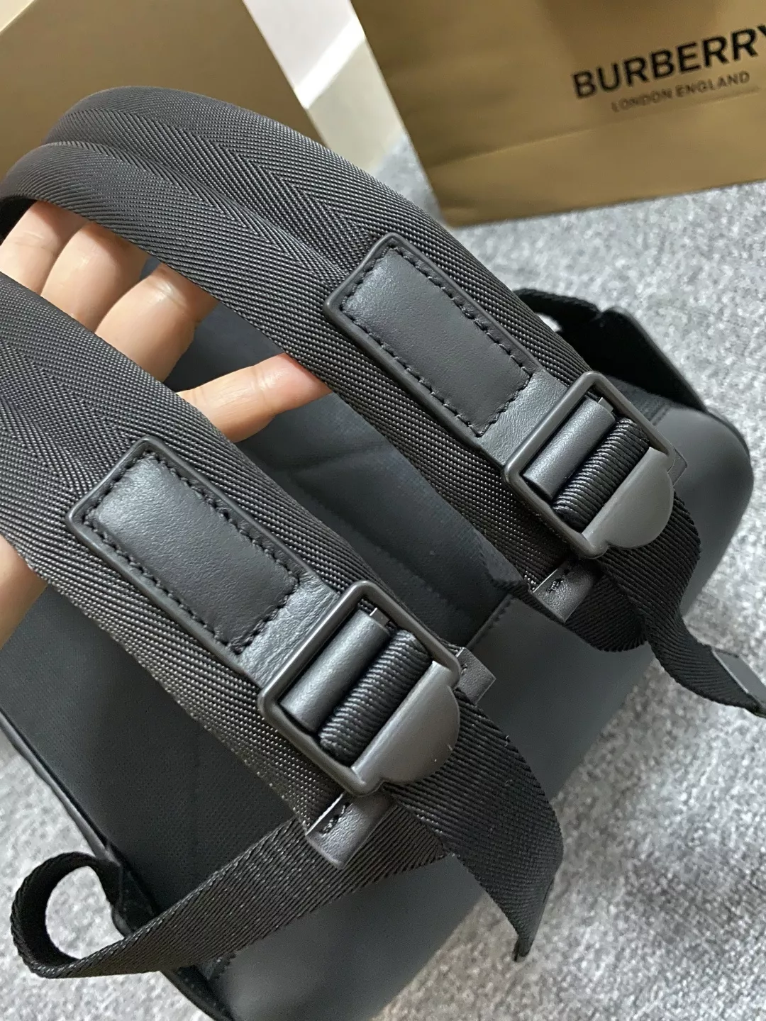 버버리 체크 패턴 레더 트리밍 백팩 상세 이미지 7