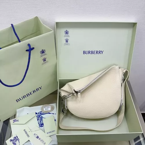 버버리 기사 문양 그레인 송아지가죽 백