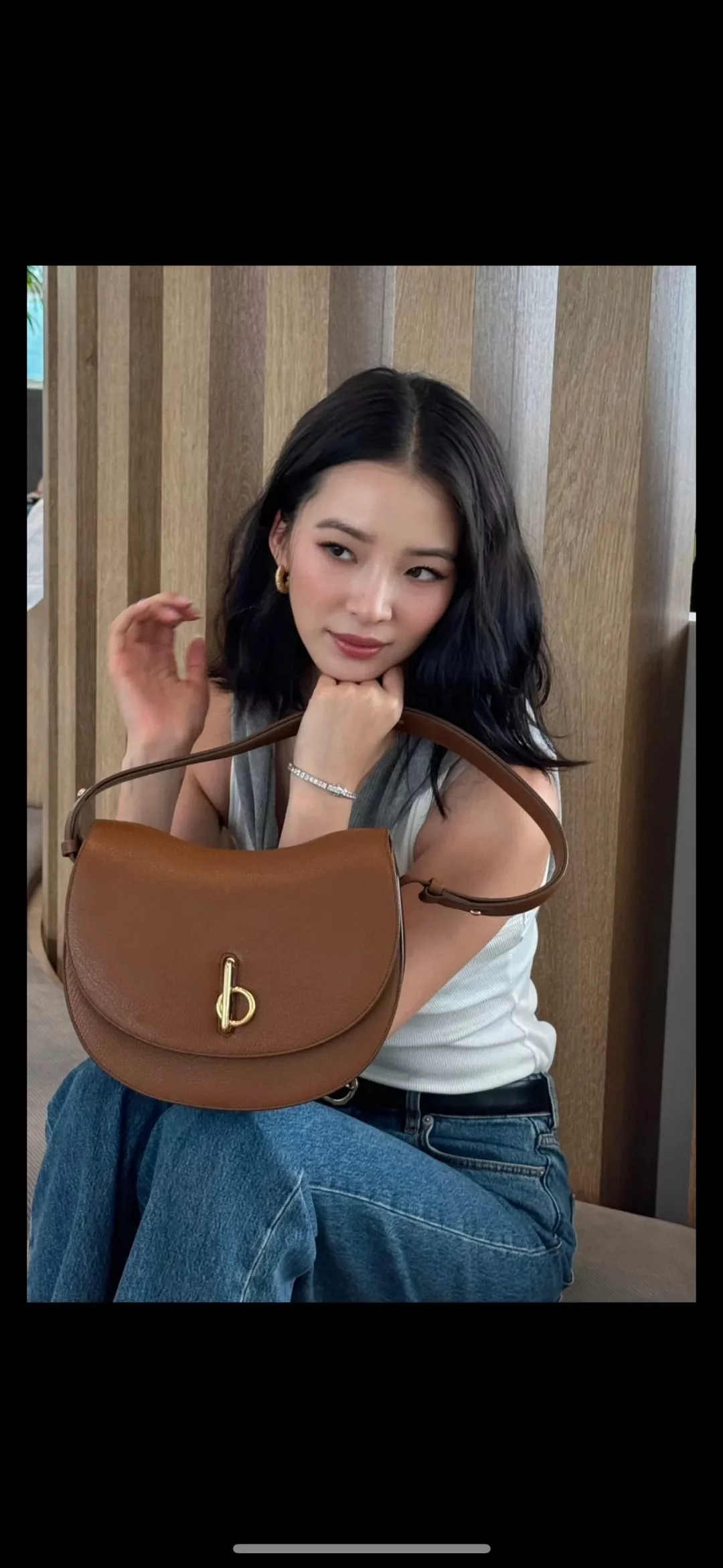 버버리 아치 실루엣 플랩 숄더백 상세 이미지 24