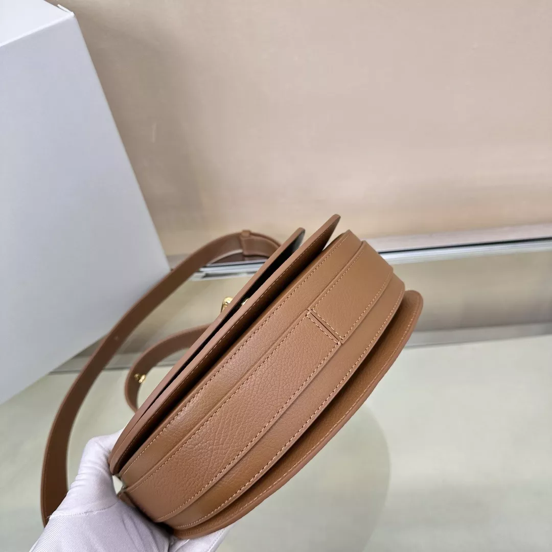 버버리 아치 실루엣 플랩 숄더백 상세 이미지 8