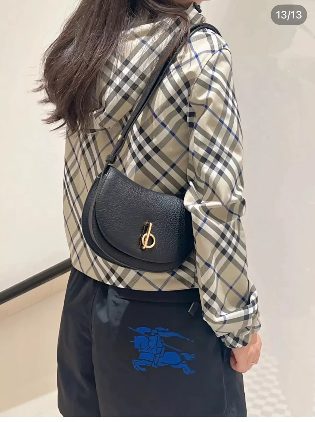 버버리 아치형 플랩 숄더백 상세 이미지 13
