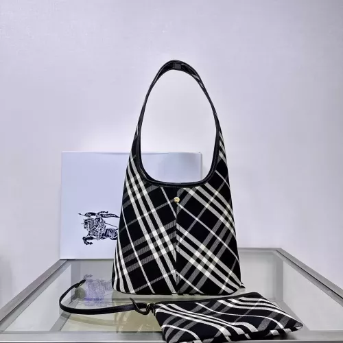 버버리 체크 패턴 숄더백
