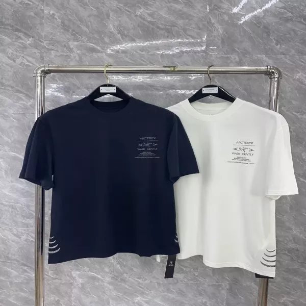 톰브라운 리틀버드 레터링 로고 프린트 반소매