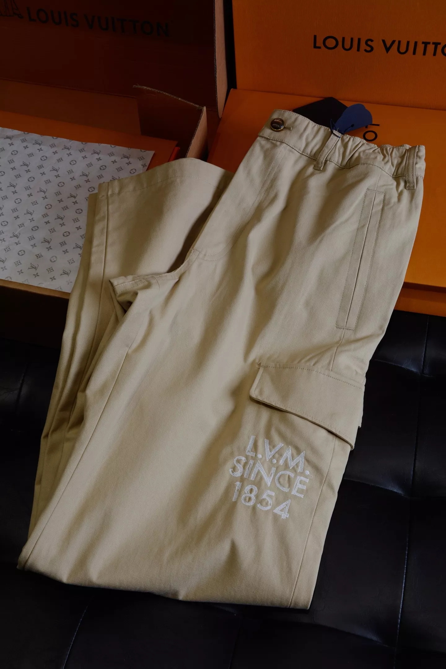 루이비통 카키 자수 코튼 와이드 카고 팬츠 상세 이미지 29